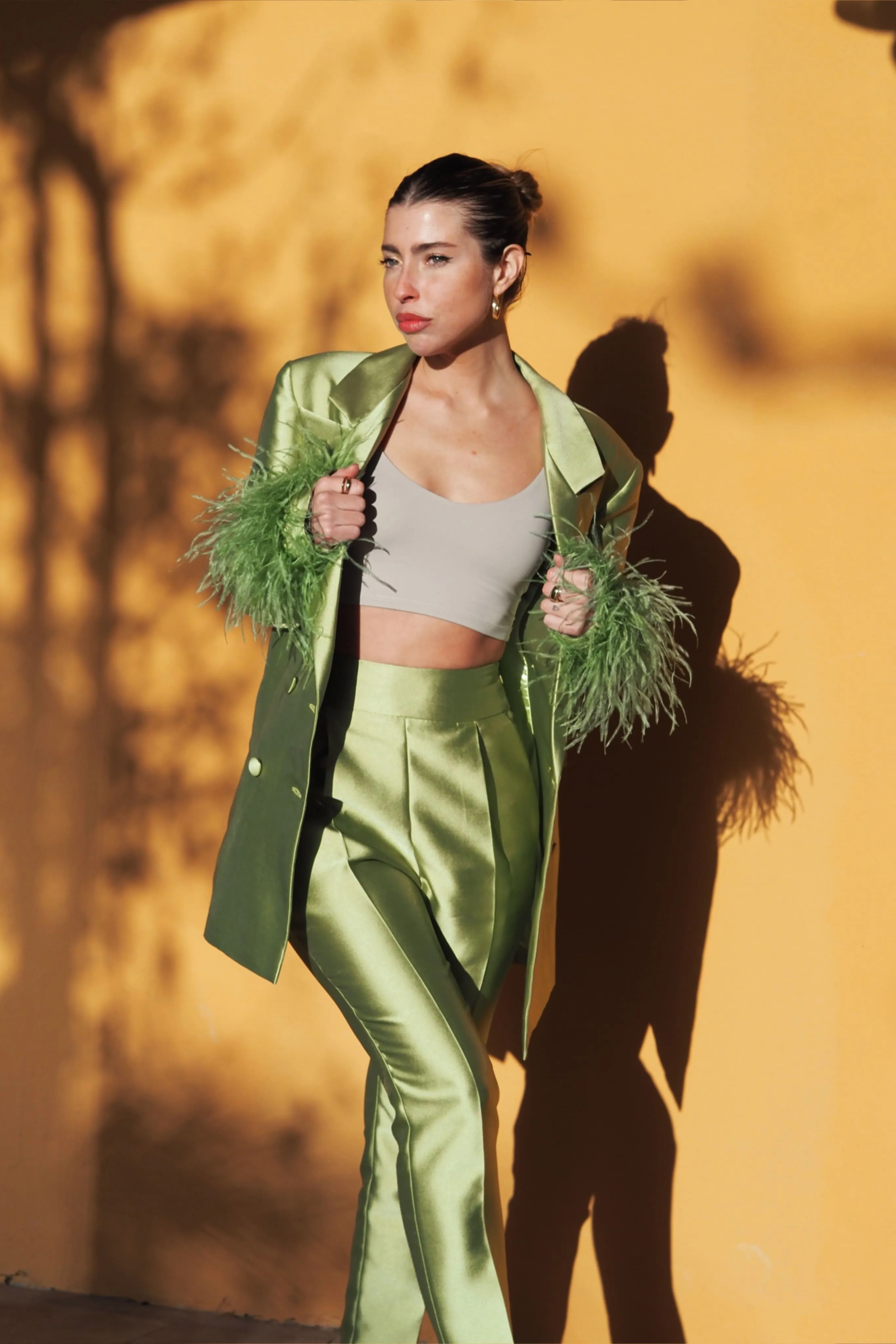 BLAZER OVERSIZED VERDE COM PLUMAS