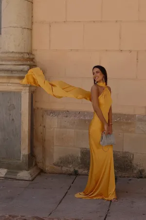 VESTIDO COMPRIDO AMARELO COM CAPA