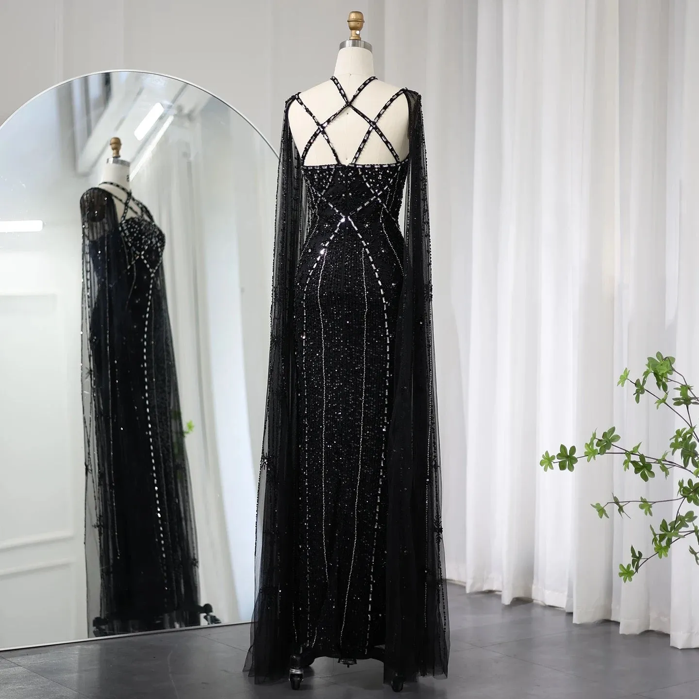 Vestido de Festa Longo Luxo Cravejado em Cristais com Alças Cruzadas