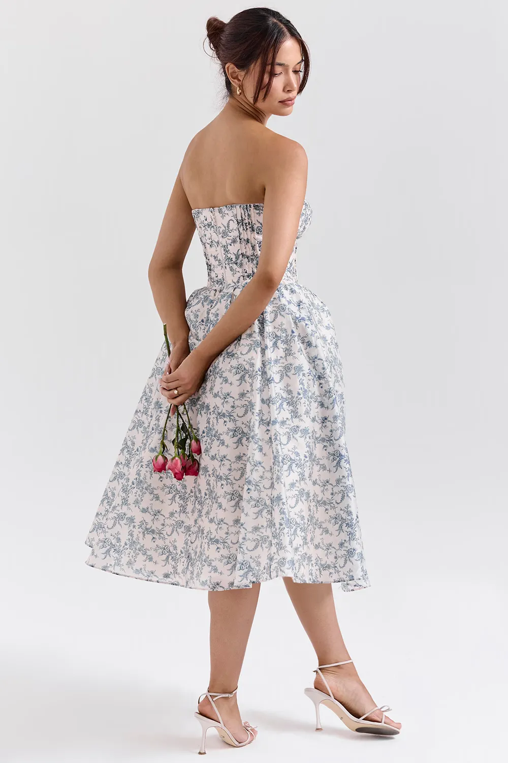 Vestido Midi Floral Azul Modelo Bennett